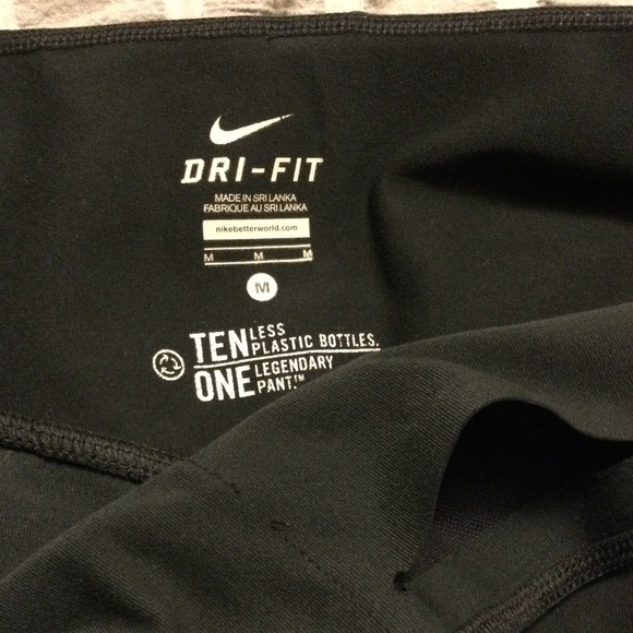 Nike Dri-Fit 20” wide-leg crops size medium - Picture 3 of 6
